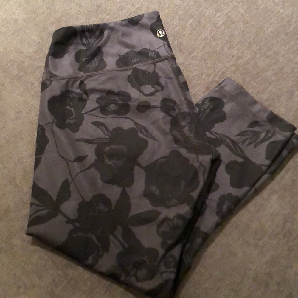 Lululemon cropped printed pants - Picture 2 of 2